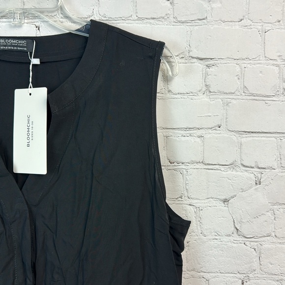 BloomChic Black notched Neck Tiered Sleeveless Dress Plus Size 1X - Picture 3 of 6